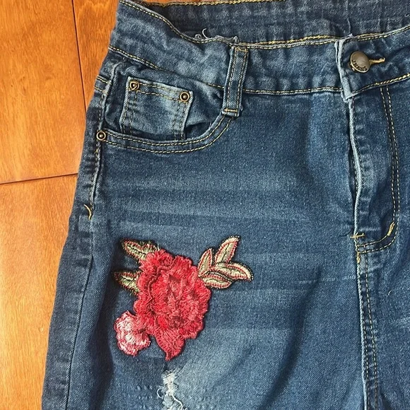 Embroidered Boutique Skinny, Distressed Medium Wash Jeans Size L Whimsigoth - Picture 4 of 9